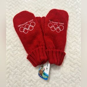 Vancouver 2010 Winter Olympics Team Canada Embroidered Mittens  Size X/XL. NWT